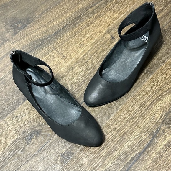 Eileen Fisher - Liza Nubuck Leather Ankle Strap Pumps - Black - 9 - Picture 3 of 6